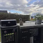 Modern Apartment, Large Terrace Free Parking And Wallbox דירה Ytterland