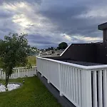Modern Apartment, Large Terrace Free Parking And Wallbox דירה Ytterland