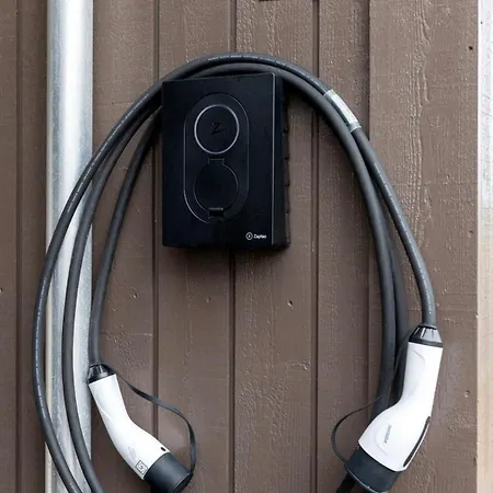 Modern Apartment, Large Terrace Free Parking And Wallbox Appartamento