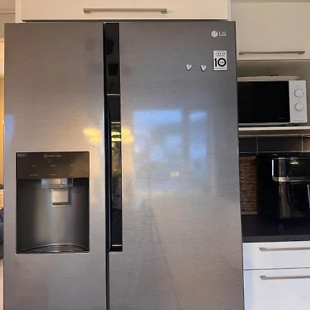 Modern Apartment, Large Terrace Free Parking And Wallbox Appartamento *